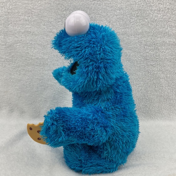 Hasbro Sesame Street Cookie Monster Talking Plush Stuffed Animal Toy 14” - Picture 5 of 13